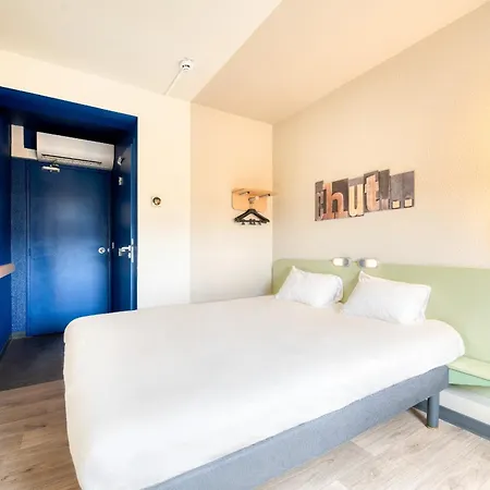 凡尔赛宜必思快捷酒店 -