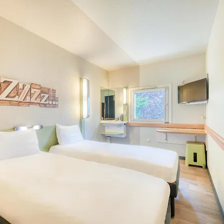 凡尔赛宜必思快捷酒店 - 酒店