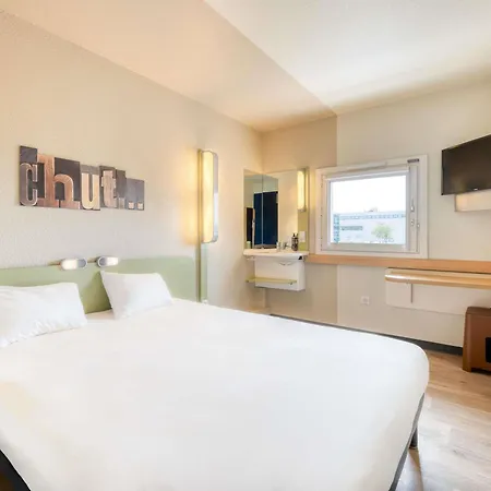 凡尔赛宜必思快捷酒店 - 特拉普