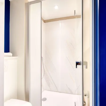 凡尔赛宜必思快捷酒店 - 2* 特拉普